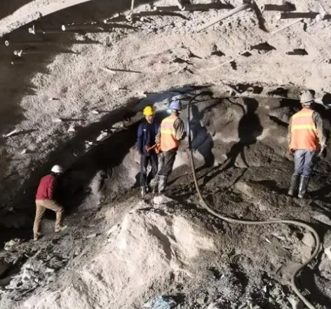 黄山拱顶带模注浆料的施工流程及注意事项